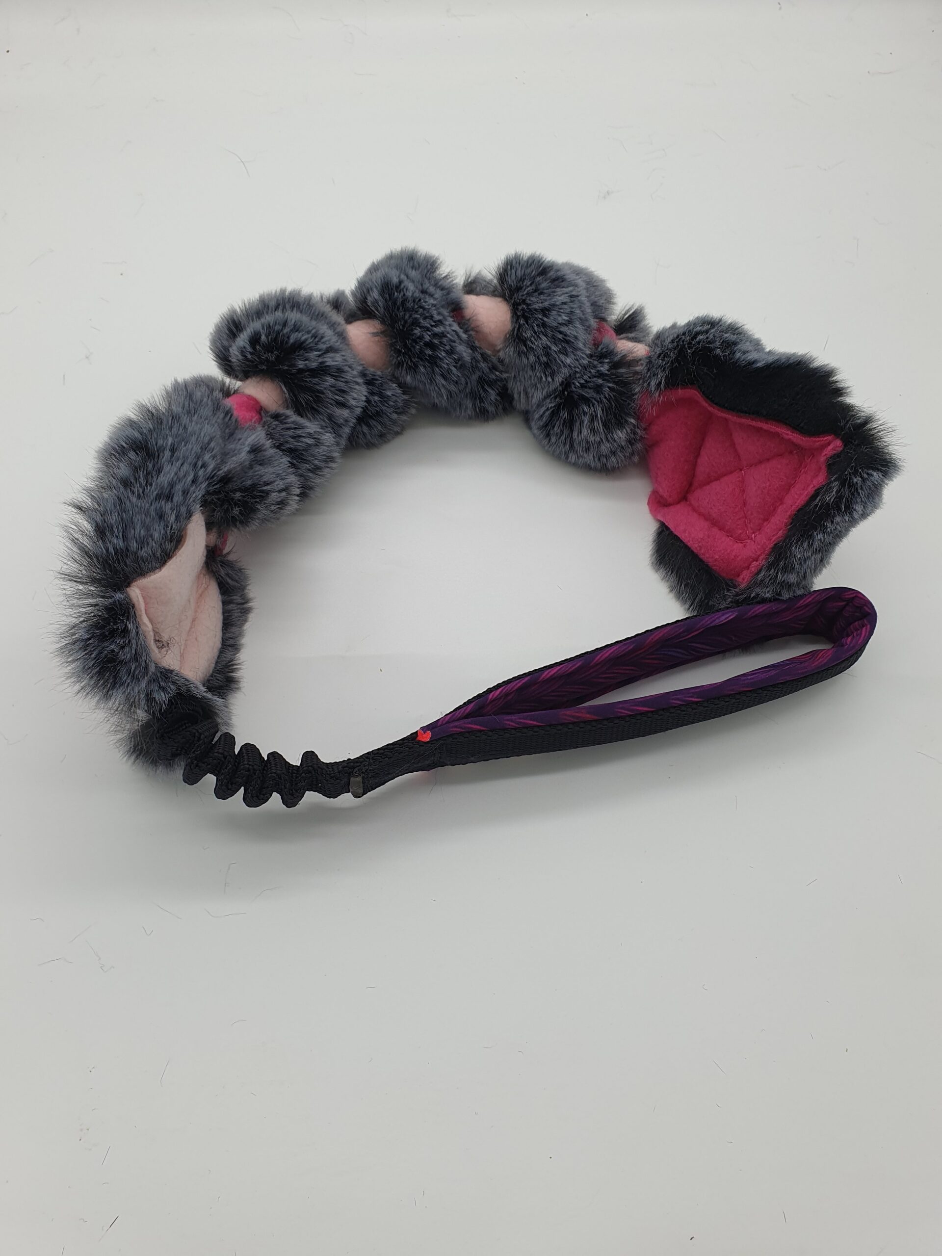 Fluffy Tail little Rabbit in schwarz mit weißen Spitzen (fake fur)/rosa/pink